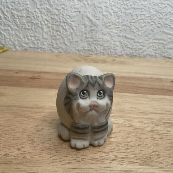 Allyson Nagel Rare Egg Shaped Porcelain Artist Signed Cat Figurine Gray/White 2" - Picture 6 of 8